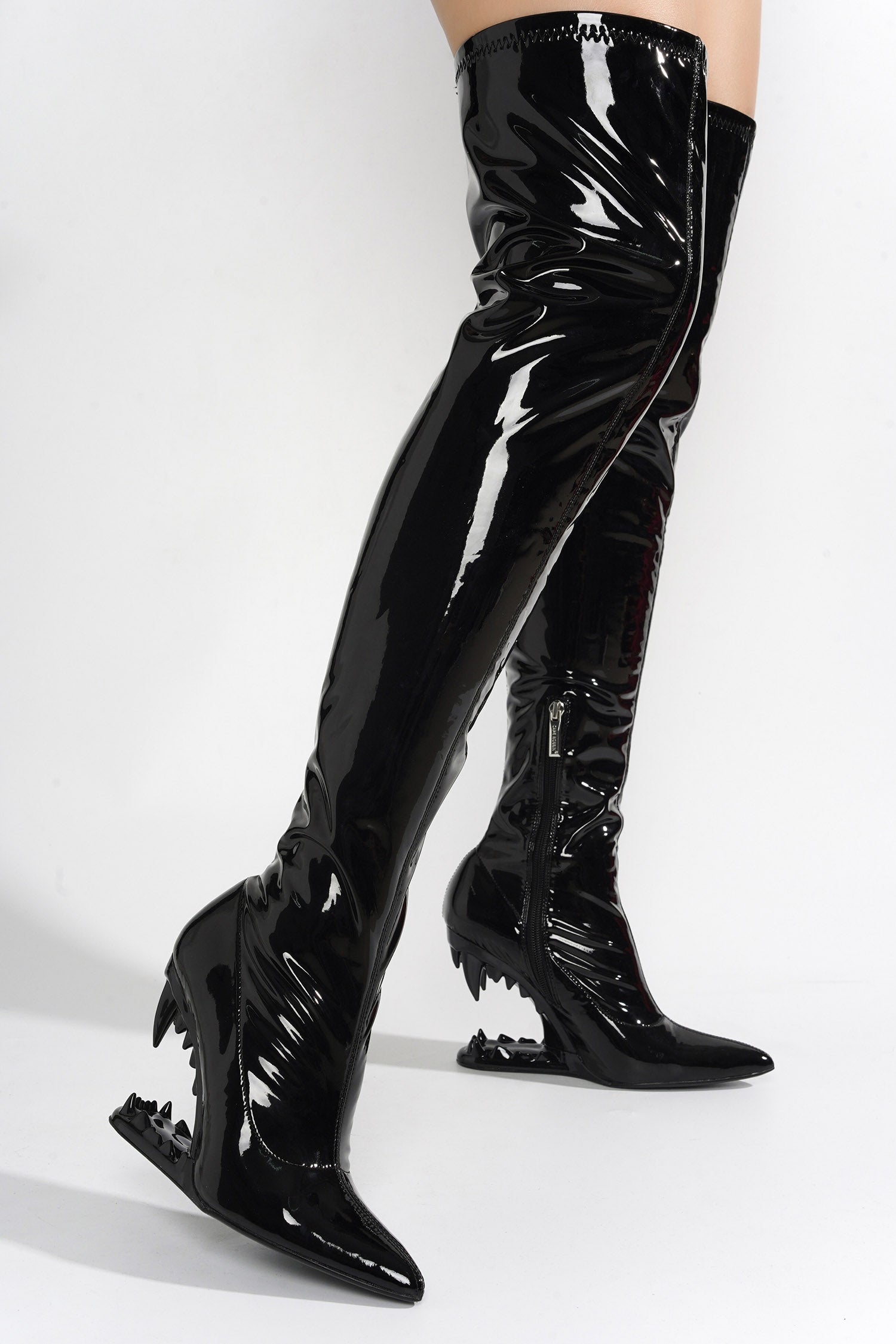 BAKU - BLACK - Cape Robbin