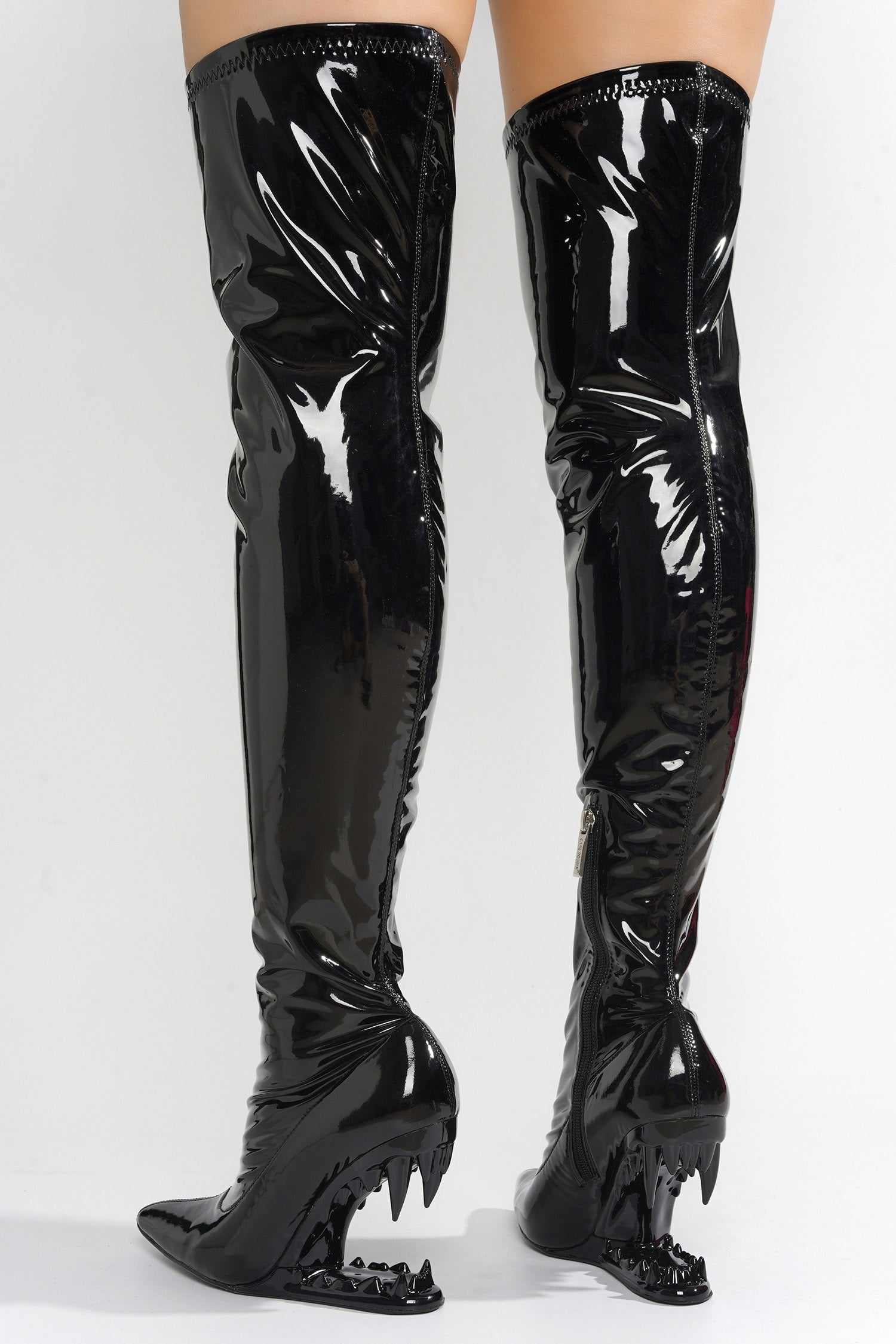 BAKU - BLACK - Cape Robbin