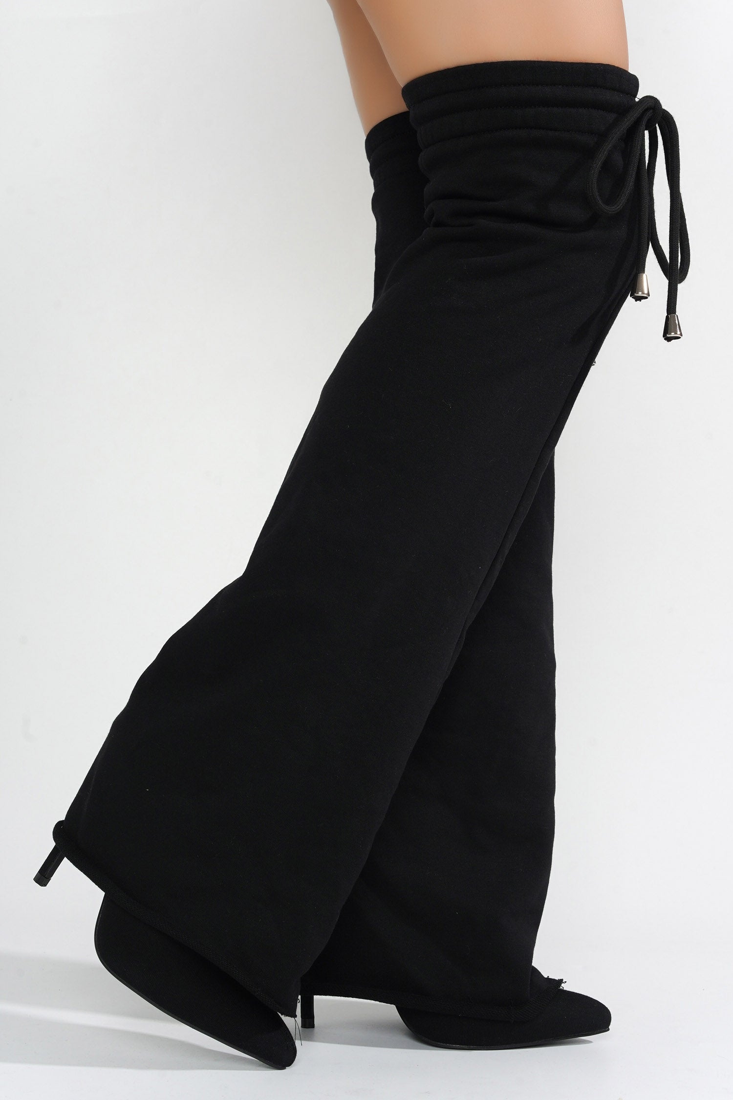 CARIO - BLACK - Cape Robbin