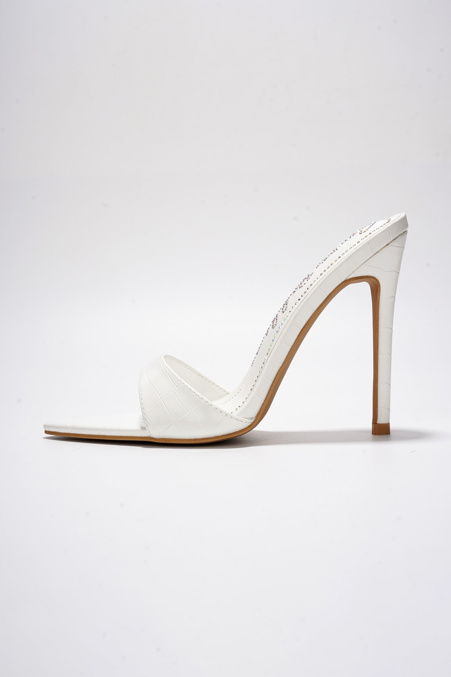 HOLLY - WHITE - Cape Robbin