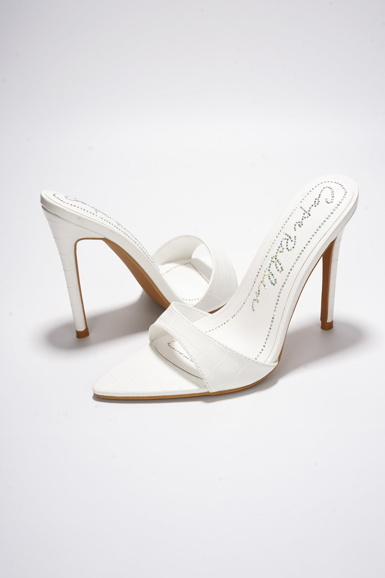 HOLLY - WHITE - Cape Robbin