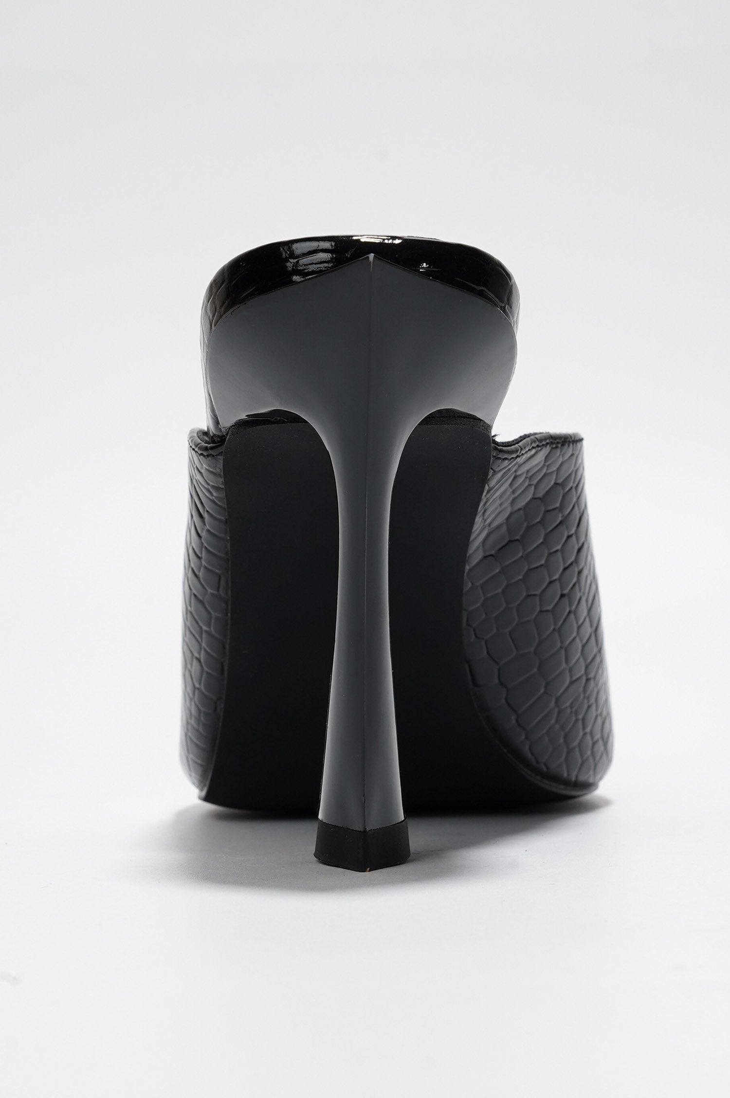 LAMB - BLACK - Cape Robbin