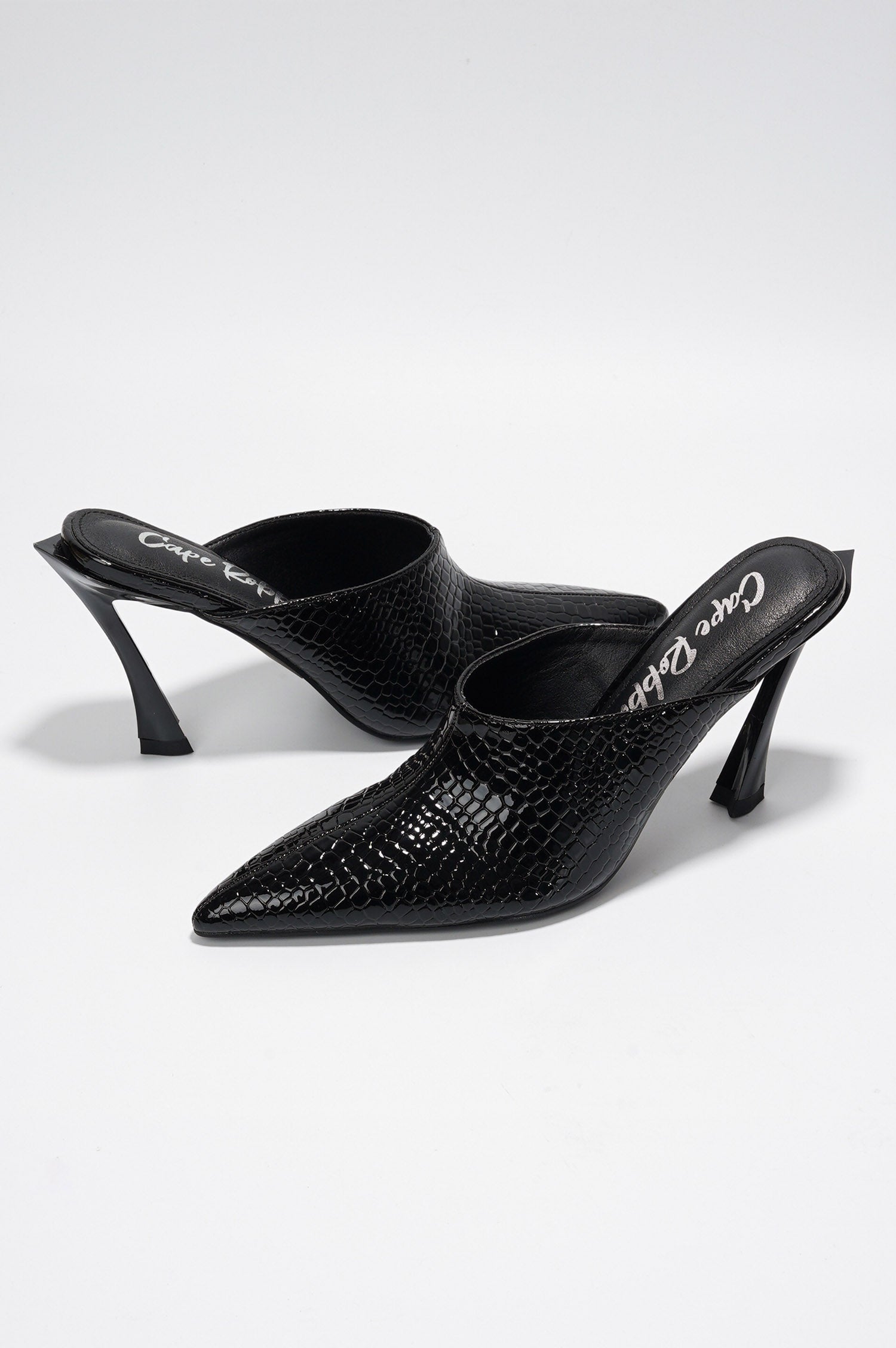 LAMB - BLACK - Cape Robbin