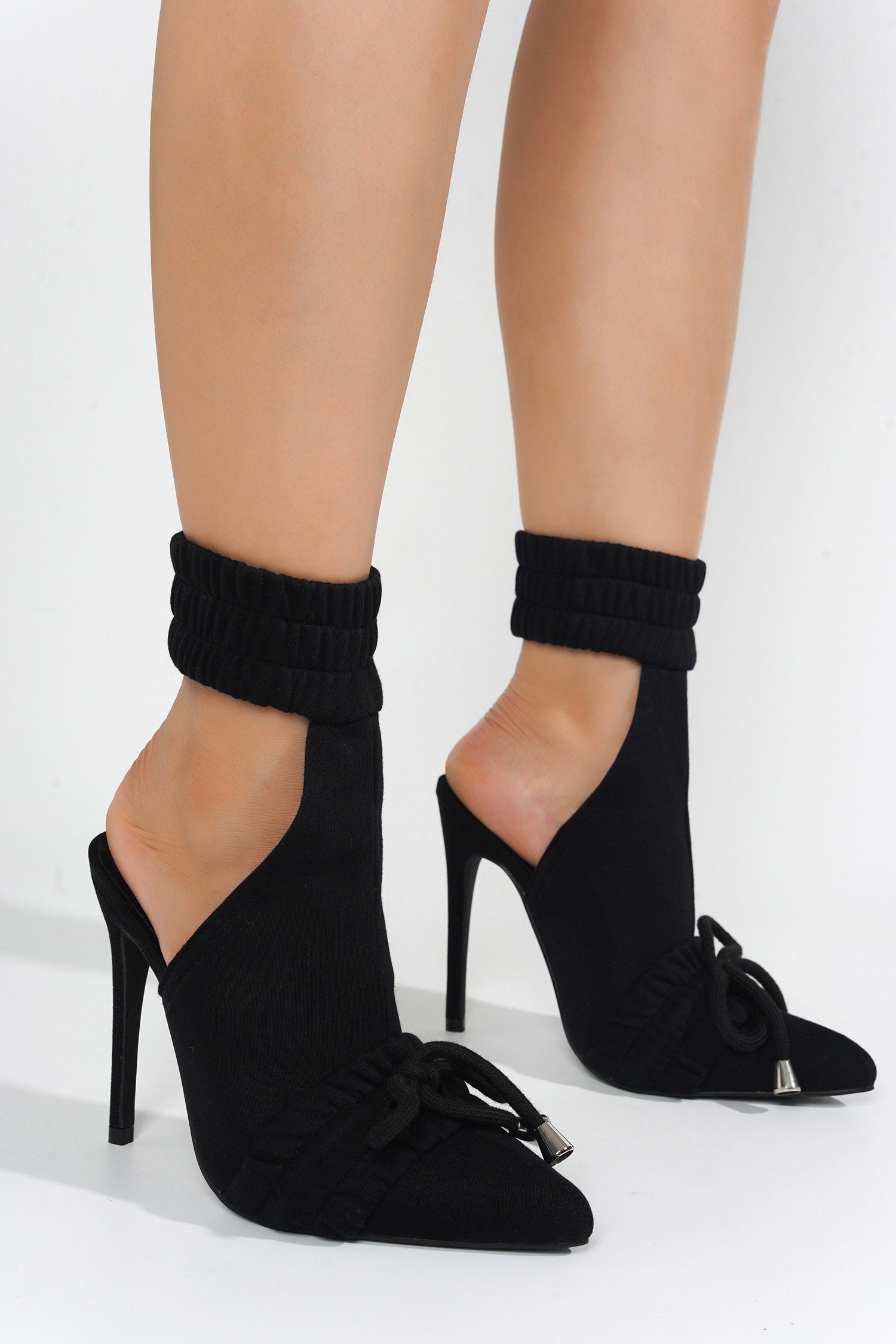 MOLINE - BLACK - Cape Robbin