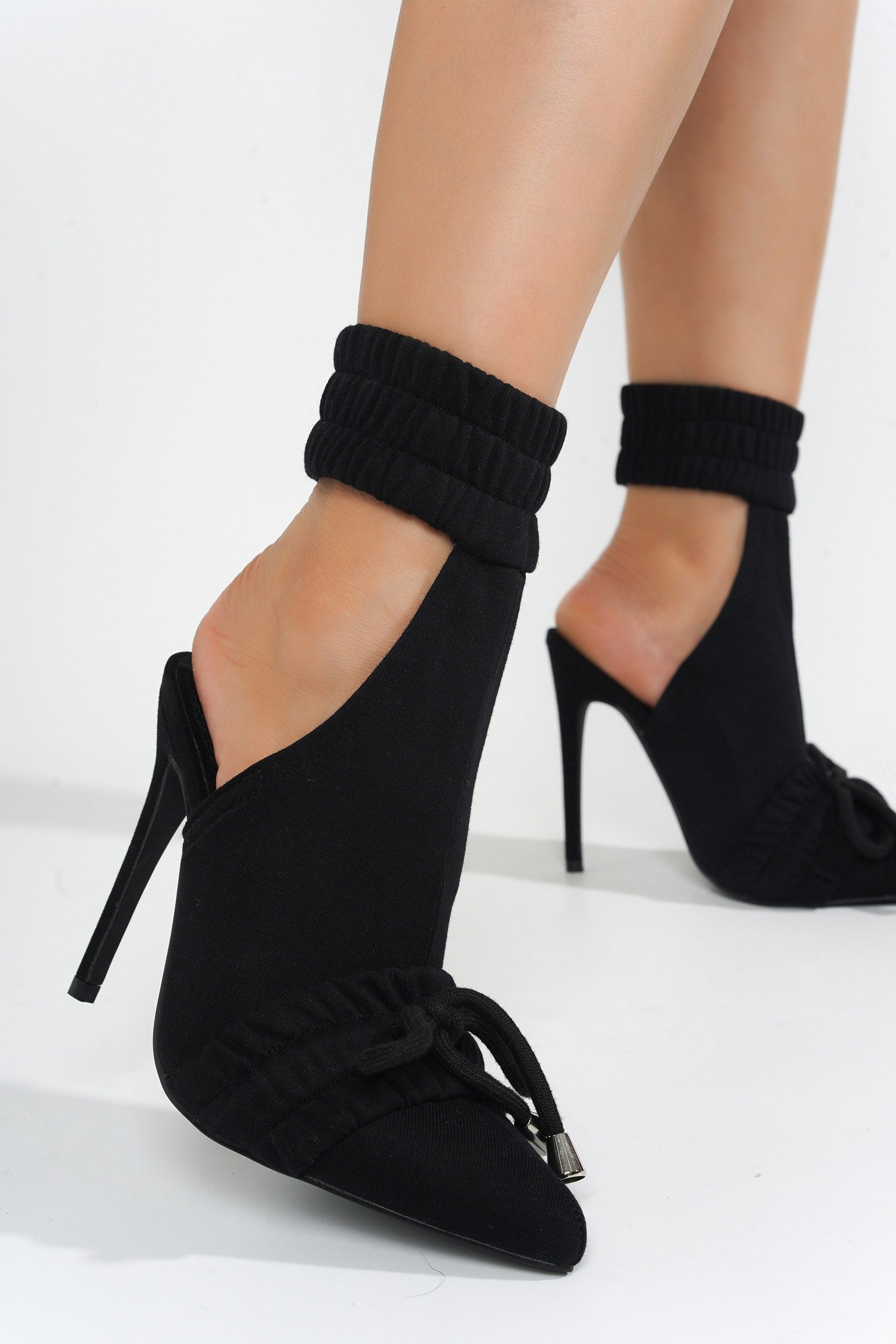 MOLINE - BLACK - Cape Robbin