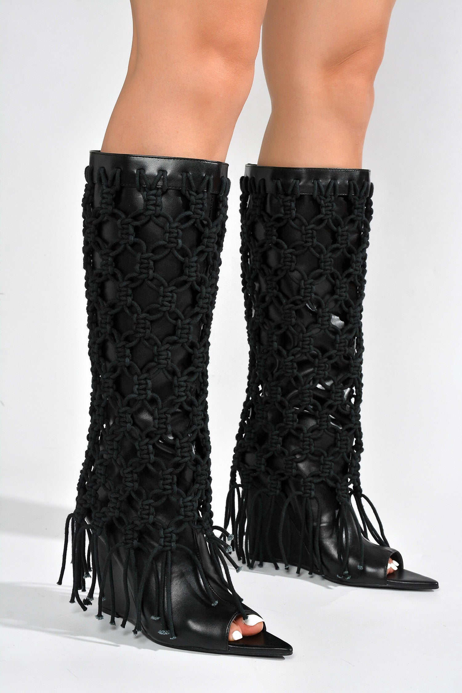 MONEMI - BLACK - Cape Robbin