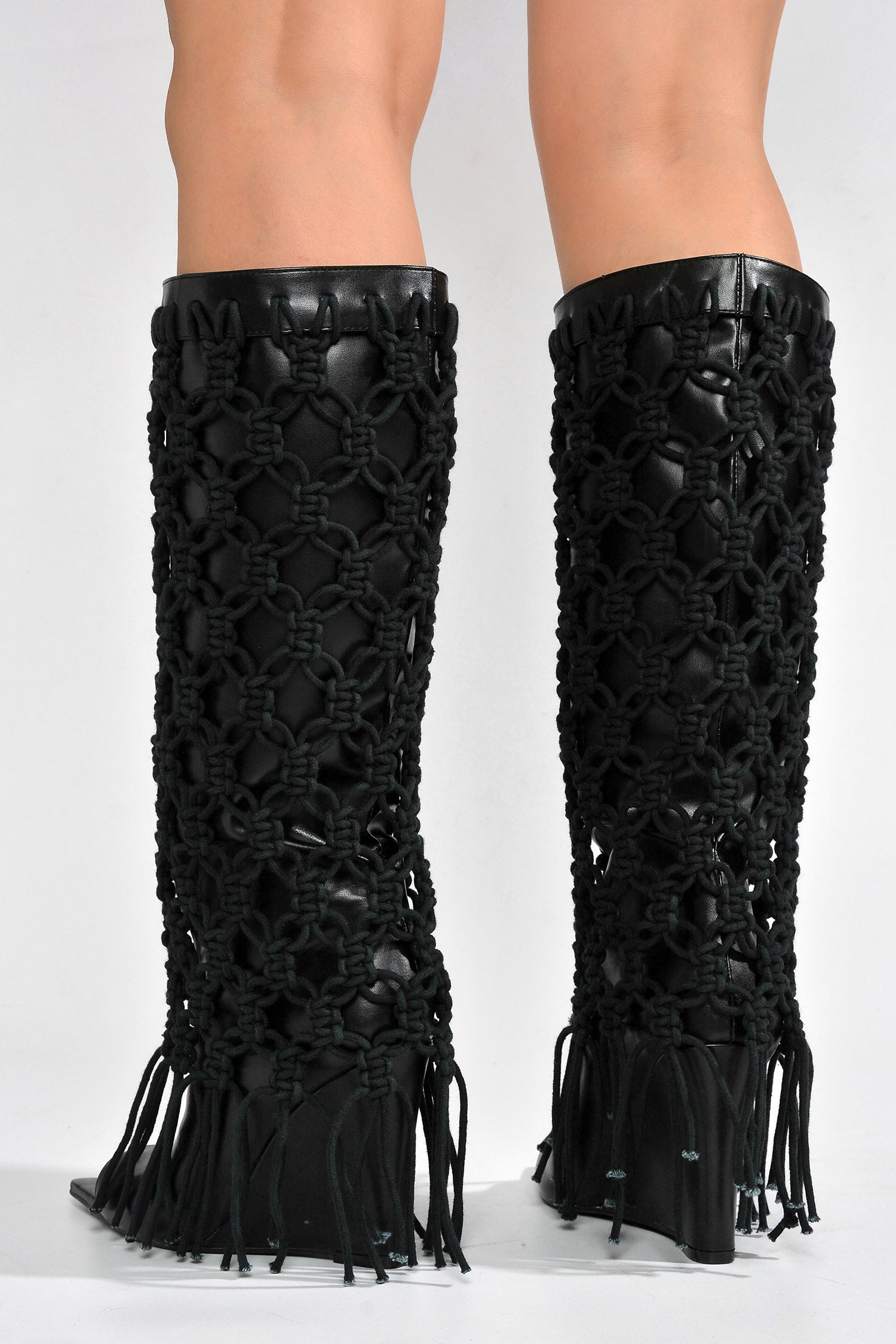 MONEMI - BLACK - Cape Robbin