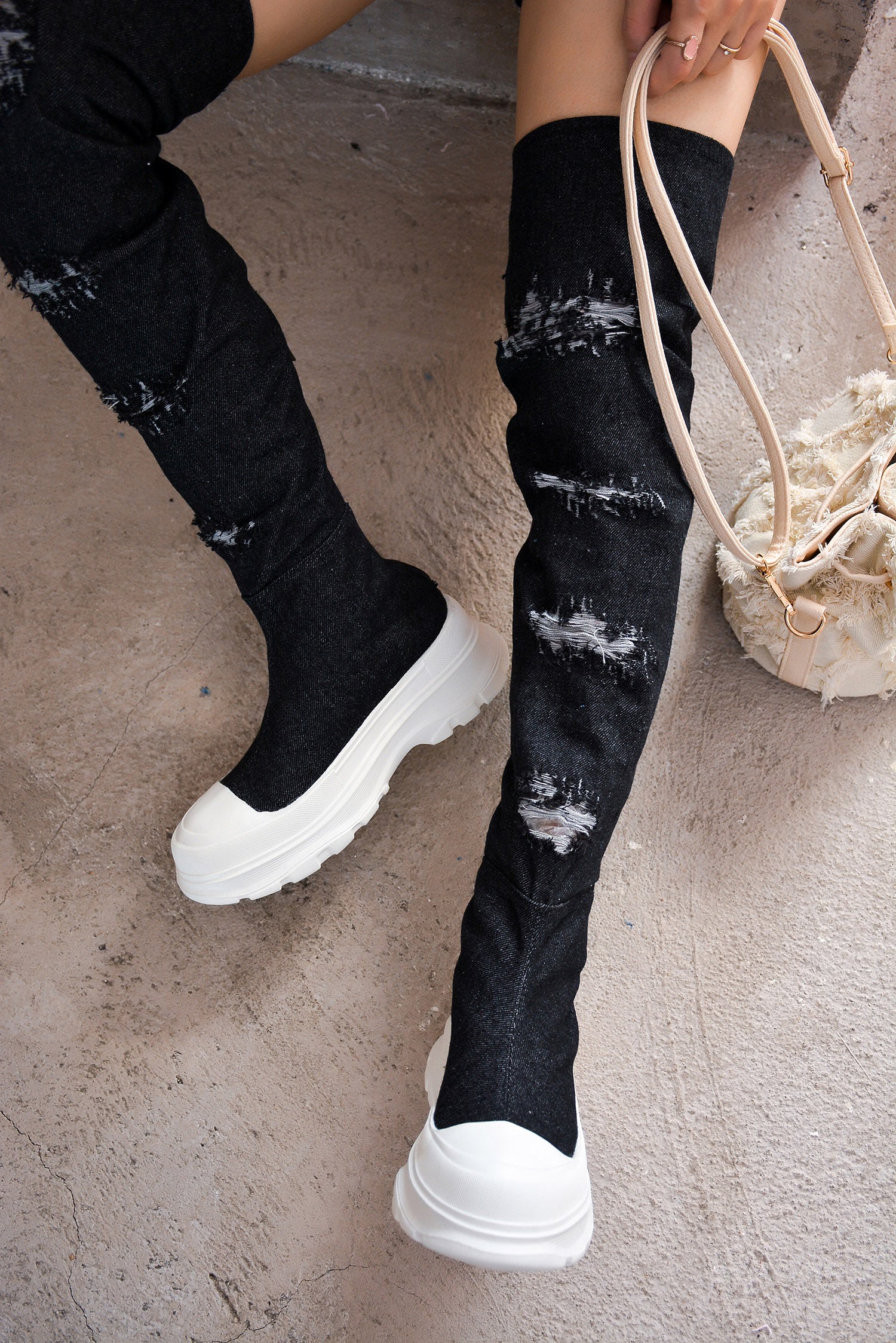 LOOKS - BLACK - Cape Robbin