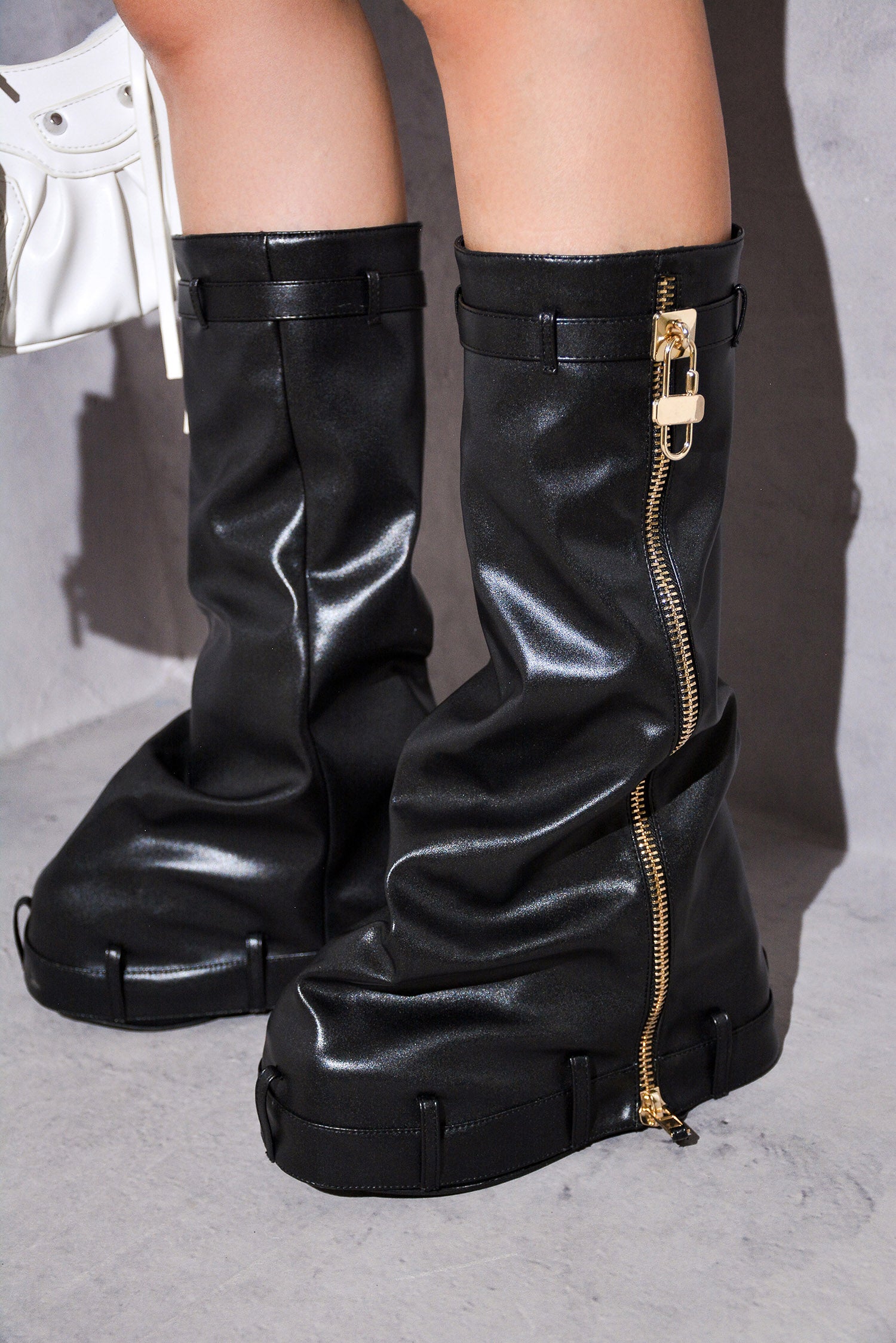 LOXODO - BLACK - Cape Robbin