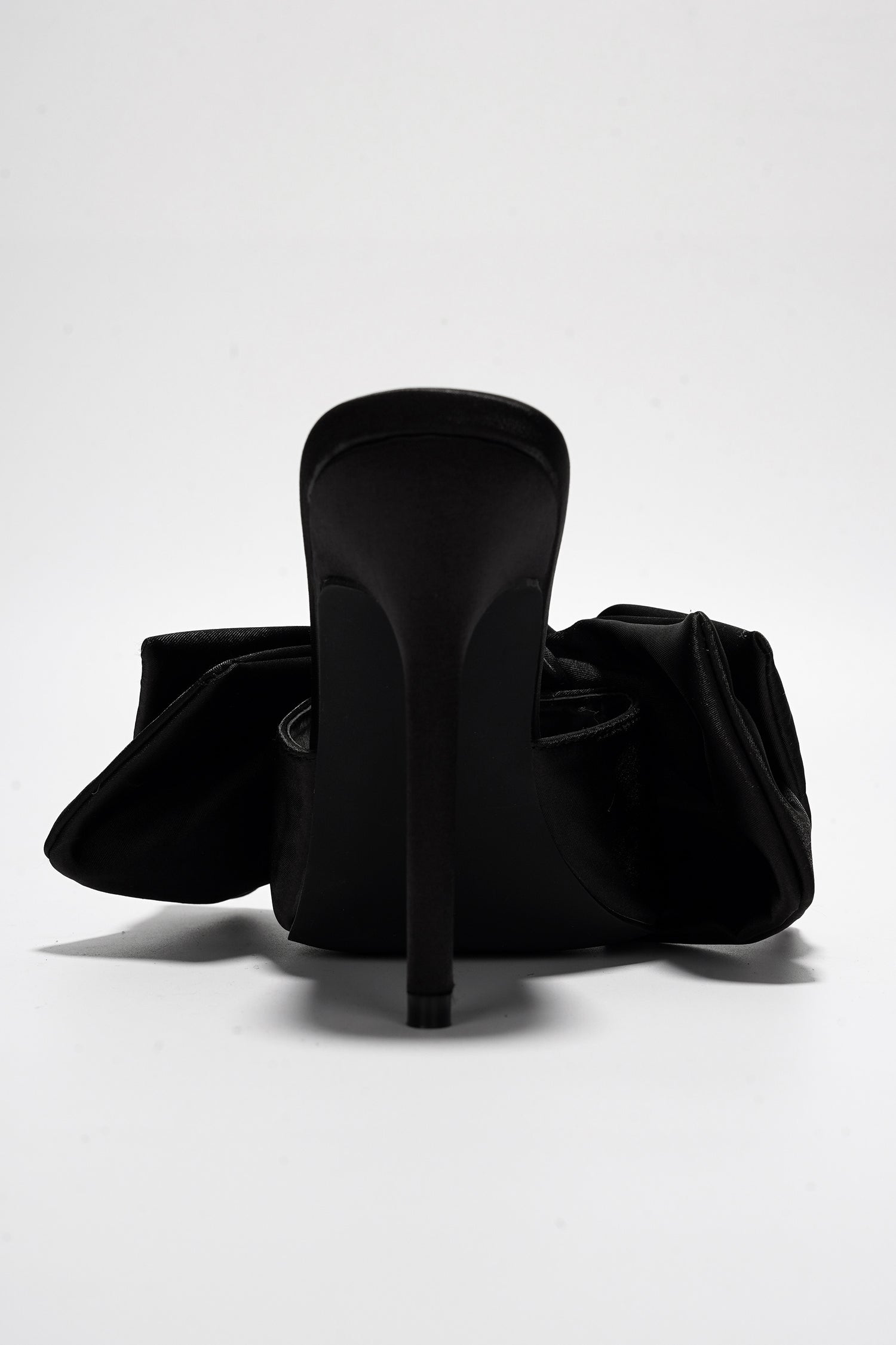 RHIANNA - BLACK - Cape Robbin