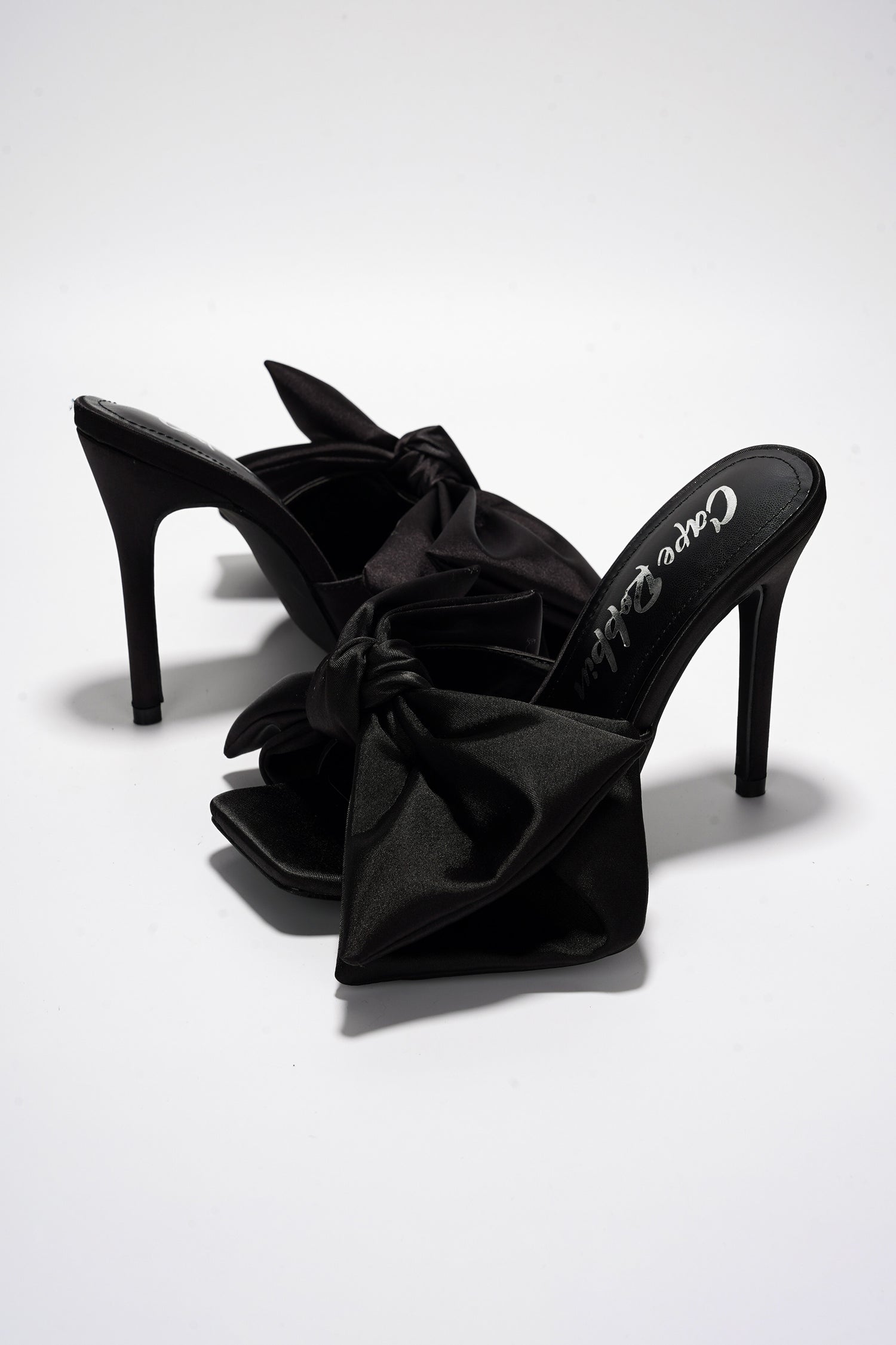 RHIANNA - BLACK - Cape Robbin