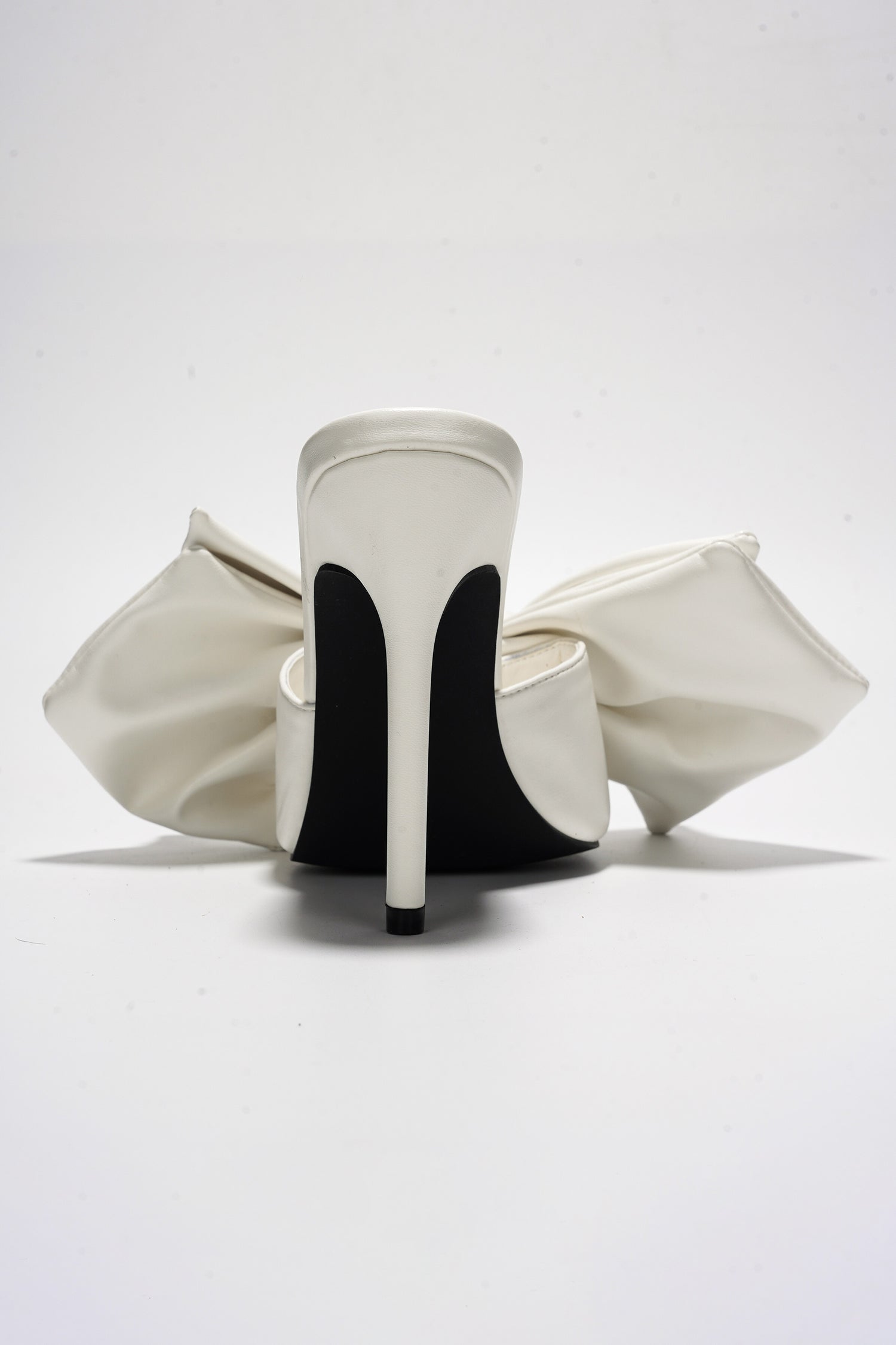 RHIANNA - WHITE - Cape Robbin