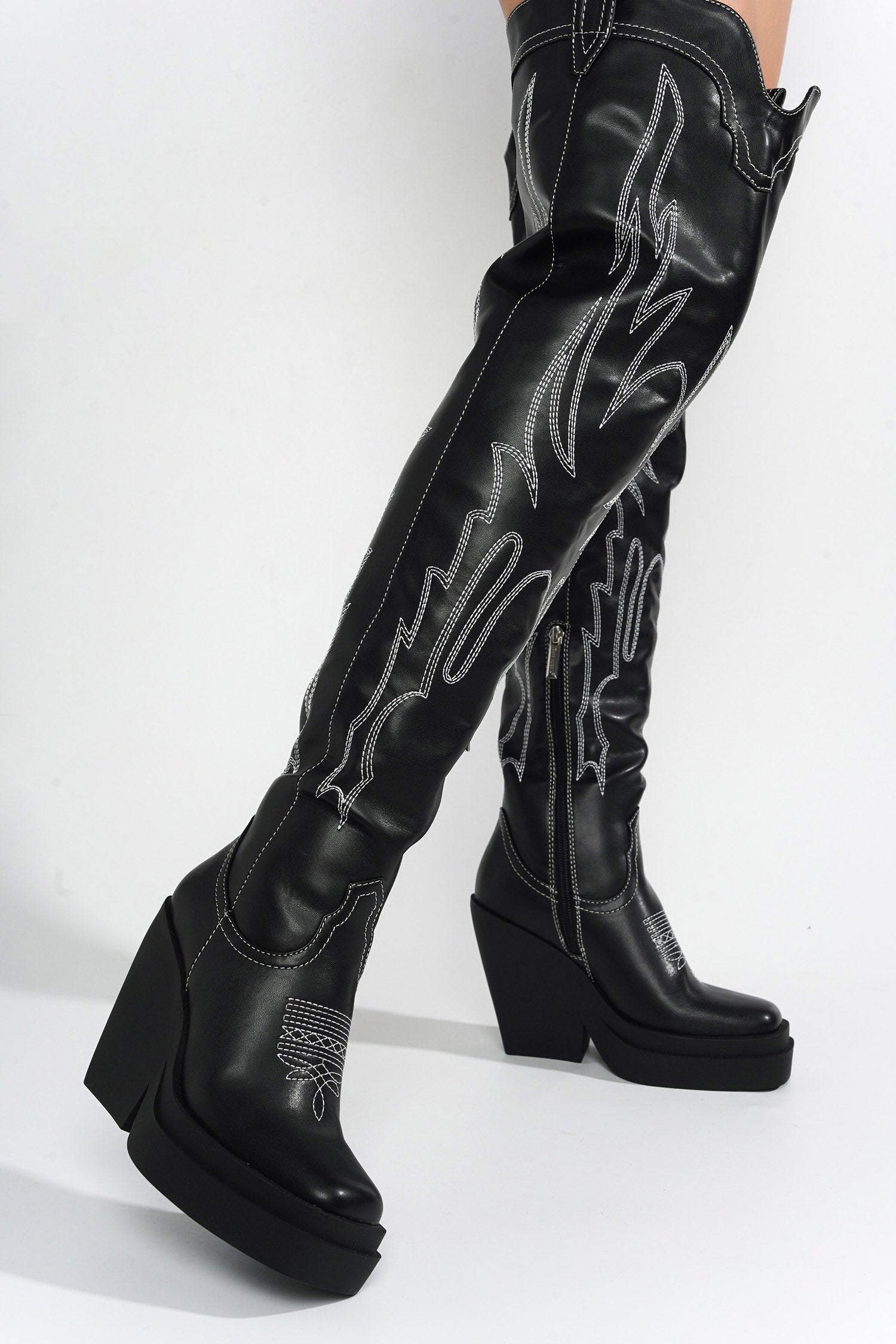 VIENTIANE - BLACK - Cape Robbin